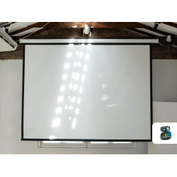 Лучшие проекционные экраны: обзор 2025