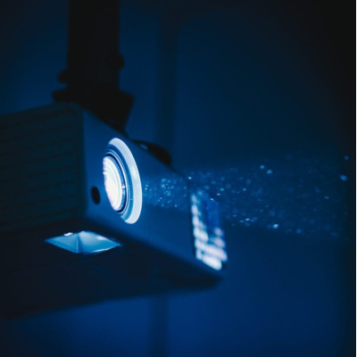 Скільки дійсно живе лампа проектора? 