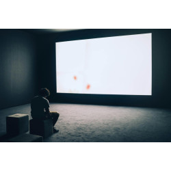 Чи можна використовувати телевізійний проектор на стіні?